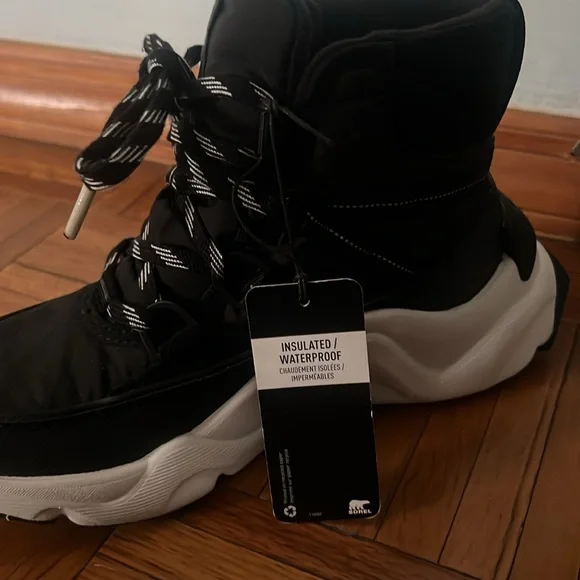 Kids Sorel New Boots Sneakers Size USA 5 Waterproof Black White - Picture 3 of 11